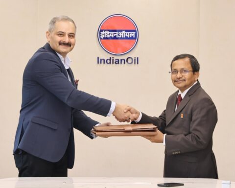 Re Sustainability and Indian Oil officials signing partnership agreement to build India’s used oil circular economy system