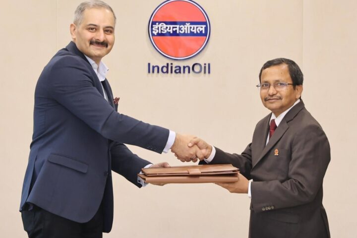 Re Sustainability and Indian Oil officials signing partnership agreement to build India’s used oil circular economy system